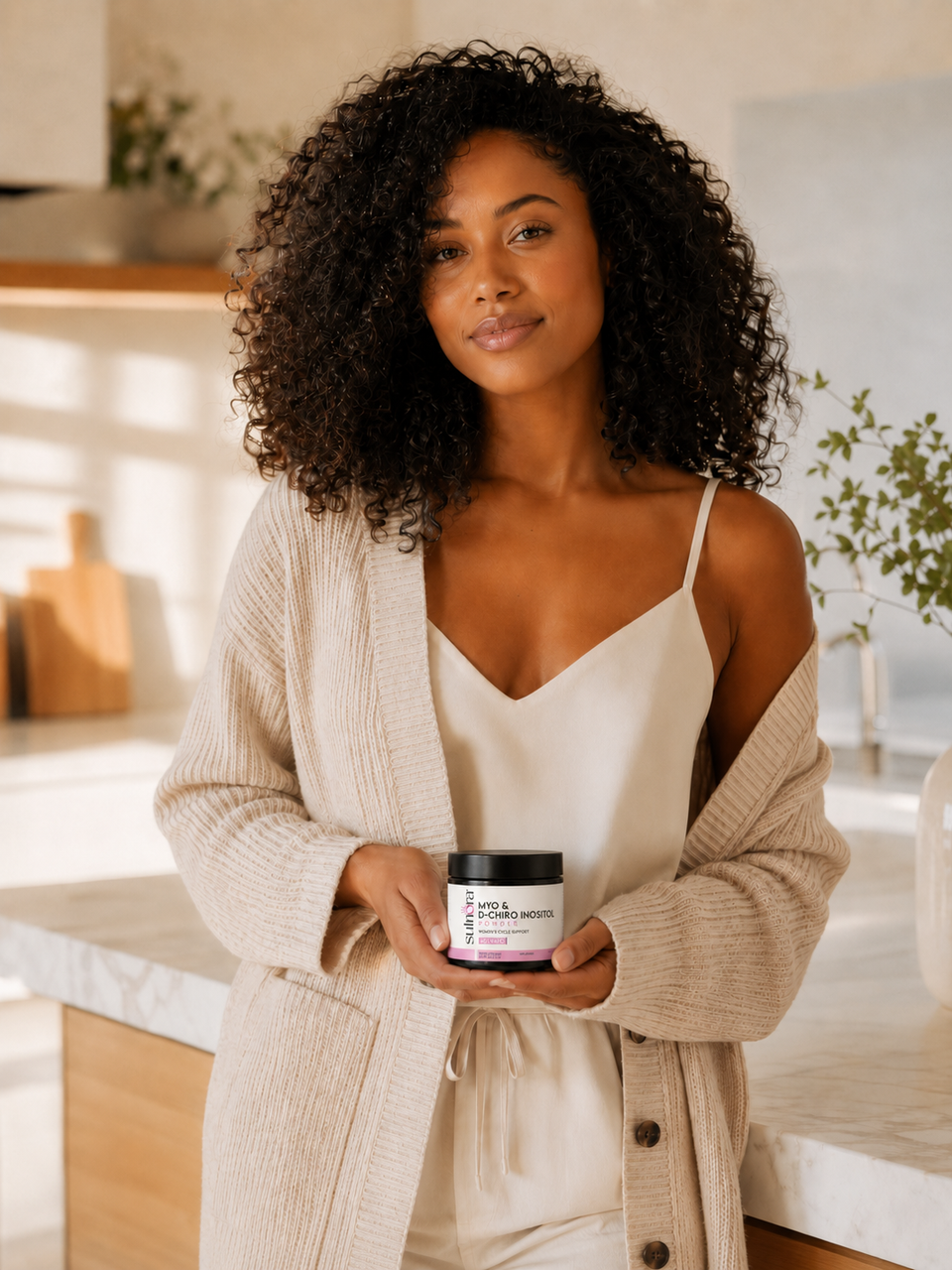 Woman holding a jar of Sulnora